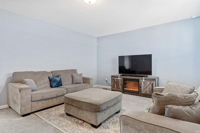 3739 Victoria Lakes Court, New Haven, IN 46774
