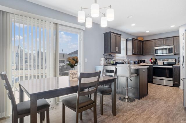 3739 Victoria Lakes Court, New Haven, IN 46774