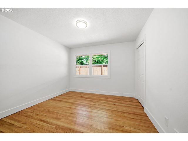 12125 Sw LYNNRIDGE Ave, Portland, OR 97225