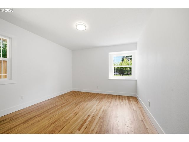 12125 Sw LYNNRIDGE Ave, Portland, OR 97225