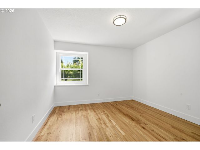 12125 Sw LYNNRIDGE Ave, Portland, OR 97225