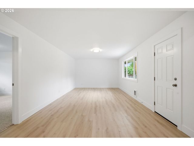 12125 Sw LYNNRIDGE Ave, Portland, OR 97225