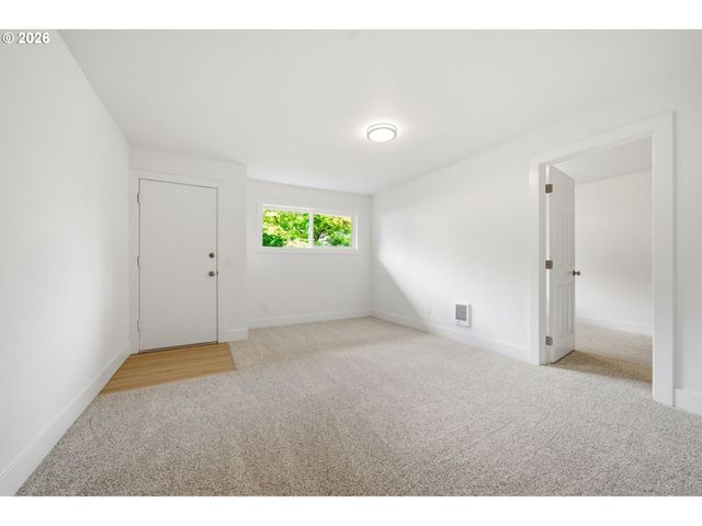 12125 Sw LYNNRIDGE Ave, Portland, OR 97225