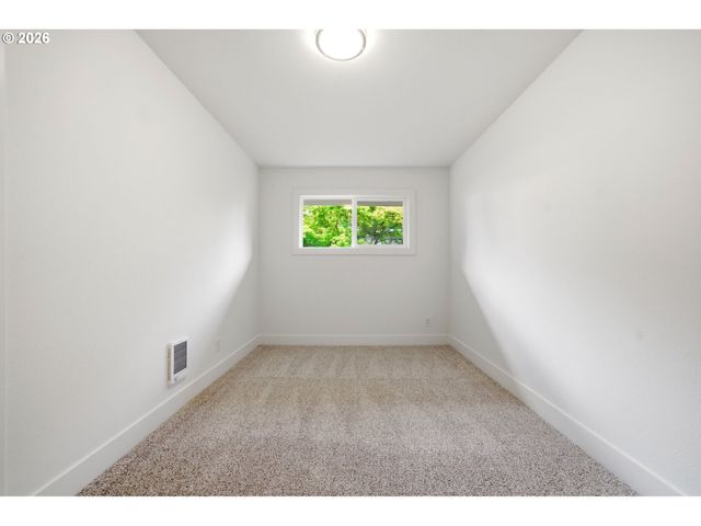 12125 Sw LYNNRIDGE Ave, Portland, OR 97225
