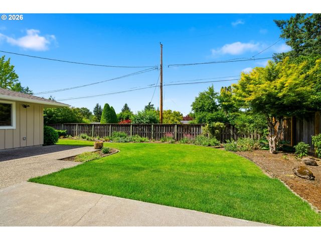 12125 Sw LYNNRIDGE Ave, Portland, OR 97225