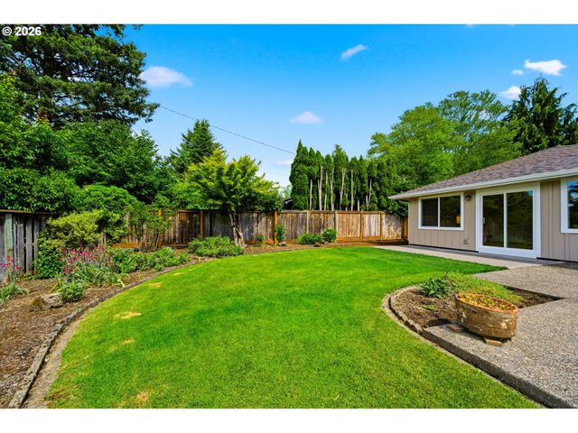 12125 Sw LYNNRIDGE Ave, Portland, OR 97225