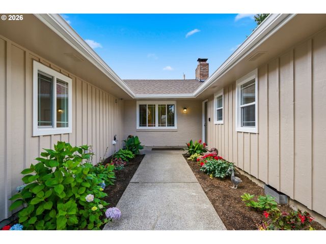 12125 Sw LYNNRIDGE Ave, Portland, OR 97225