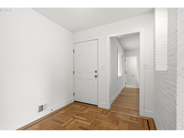 12125 Sw LYNNRIDGE Ave, Portland, OR 97225