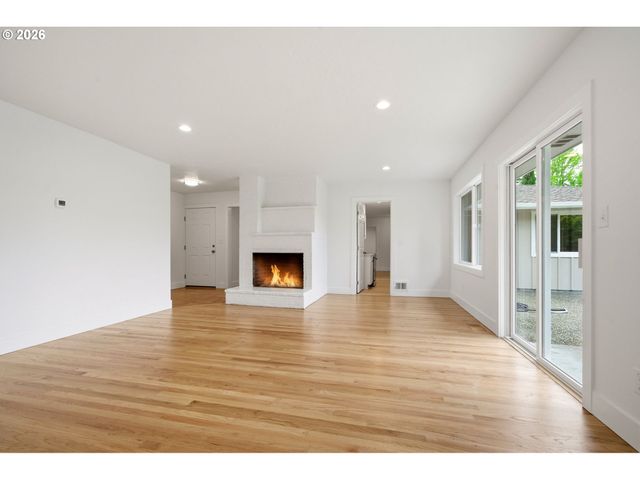 12125 Sw LYNNRIDGE Ave, Portland, OR 97225