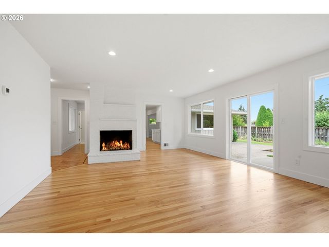 12125 Sw LYNNRIDGE Ave, Portland, OR 97225