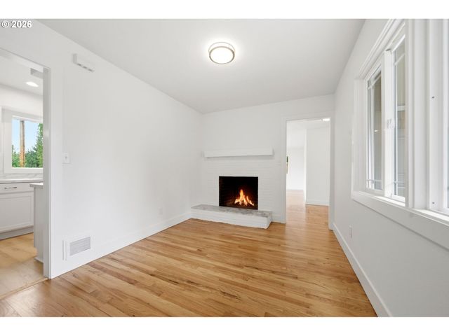 12125 Sw LYNNRIDGE Ave, Portland, OR 97225