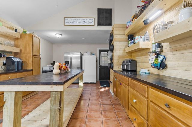 14 Louis Voan Road, Huntsville, TX 77320