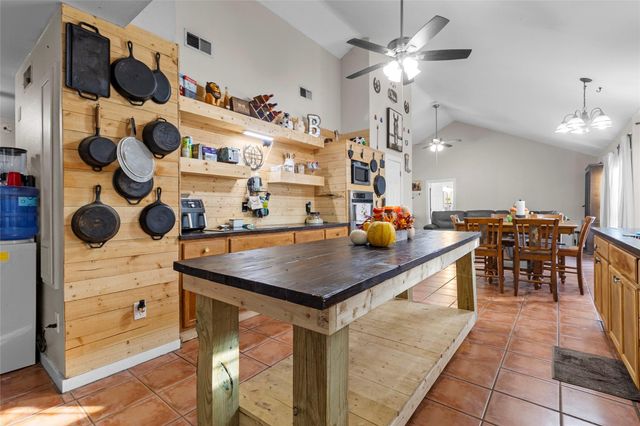 14 Louis Voan Road, Huntsville, TX 77320