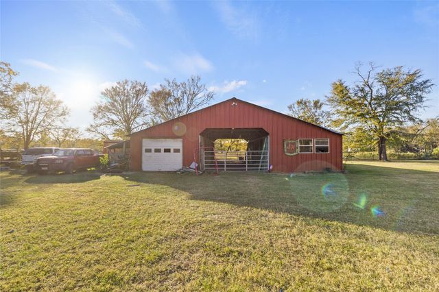 14 Louis Voan Road, Huntsville, TX 77320