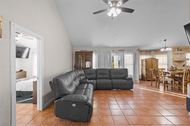 14 Louis Voan Road, Huntsville, TX 77320