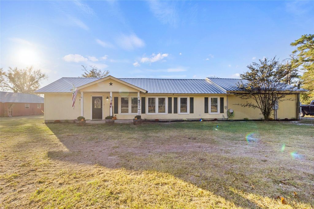 14 Louis Voan Road, Huntsville, TX 77320