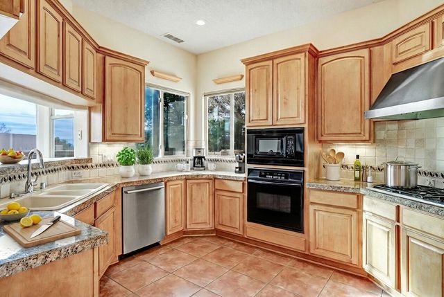 179 Tierra Encantada, Corrales, NM 87048