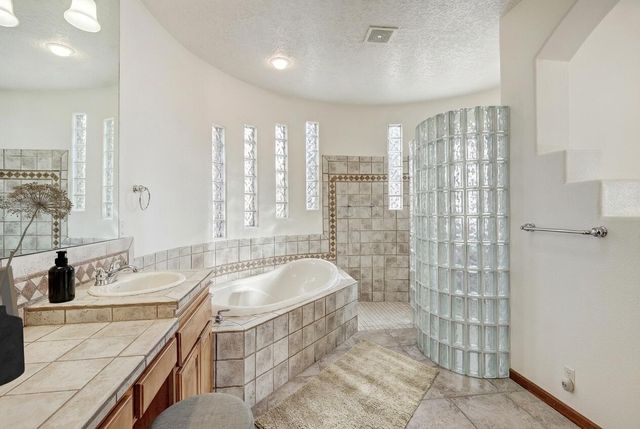 179 Tierra Encantada, Corrales, NM 87048