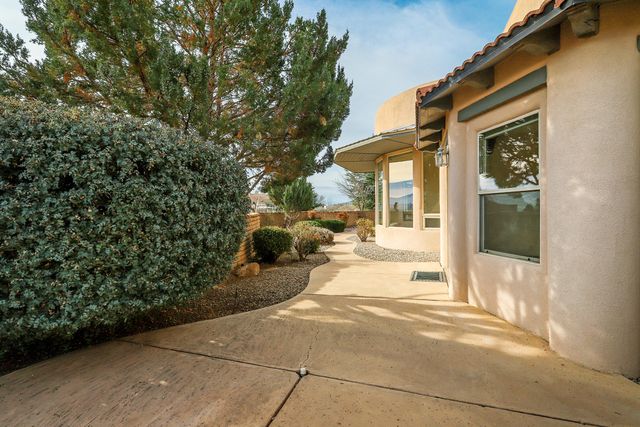 179 Tierra Encantada, Corrales, NM 87048