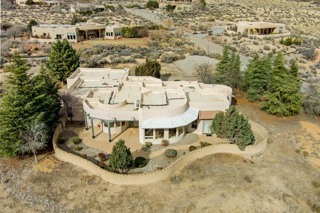 179 Tierra Encantada, Corrales, NM 87048