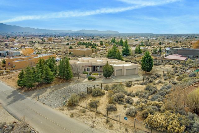 179 Tierra Encantada, Corrales, NM 87048