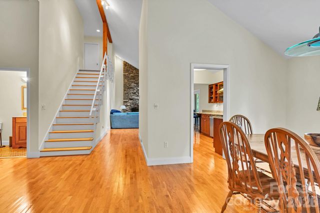 22 Robinhood Road, Asheville, NC 28804