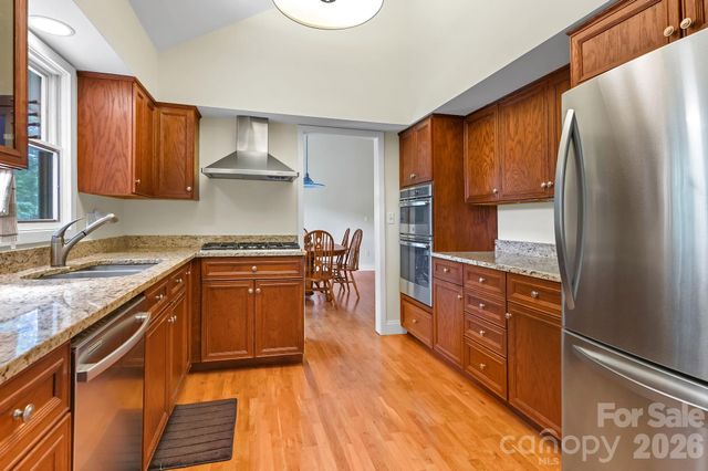 22 Robinhood Road, Asheville, NC 28804