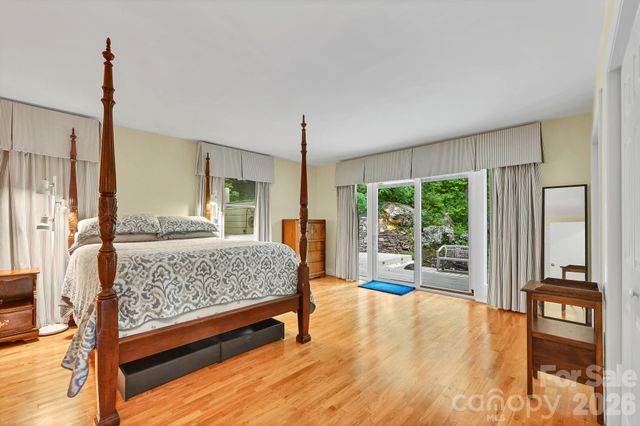 22 Robinhood Road, Asheville, NC 28804