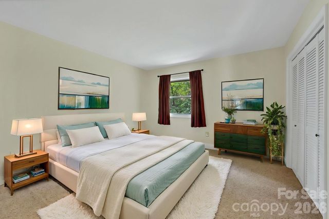 22 Robinhood Road, Asheville, NC 28804