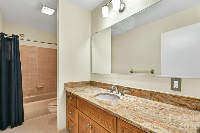 22 Robinhood Road, Asheville, NC 28804