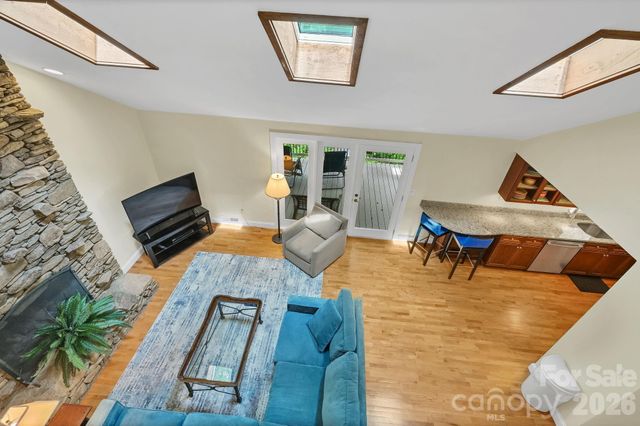 22 Robinhood Road, Asheville, NC 28804