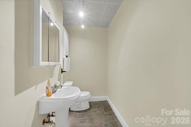 22 Robinhood Road, Asheville, NC 28804