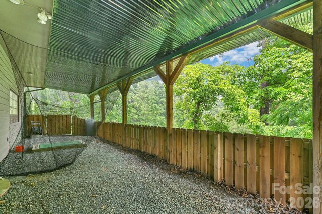 22 Robinhood Road, Asheville, NC 28804