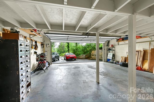 22 Robinhood Road, Asheville, NC 28804