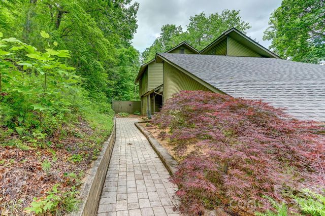 22 Robinhood Road, Asheville, NC 28804