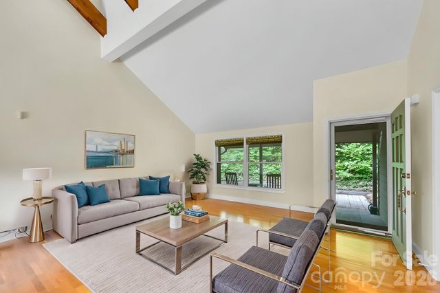 22 Robinhood Road, Asheville, NC 28804