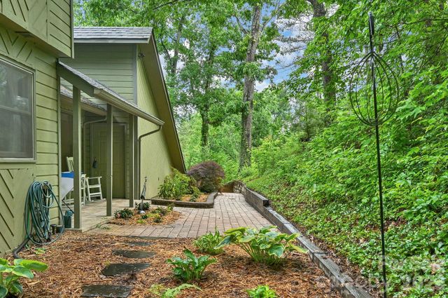 22 Robinhood Road, Asheville, NC 28804