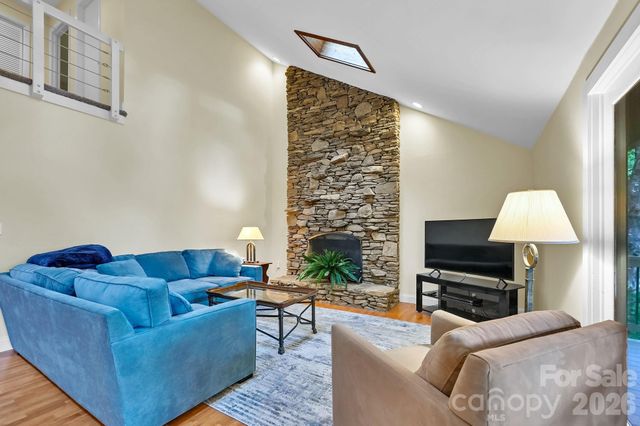 22 Robinhood Road, Asheville, NC 28804