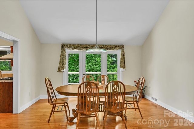 22 Robinhood Road, Asheville, NC 28804