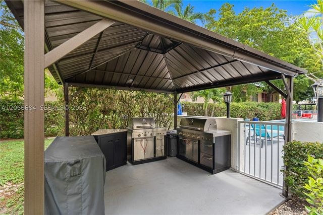 8605 W Sample Rd 306, Coral Springs, FL 33065