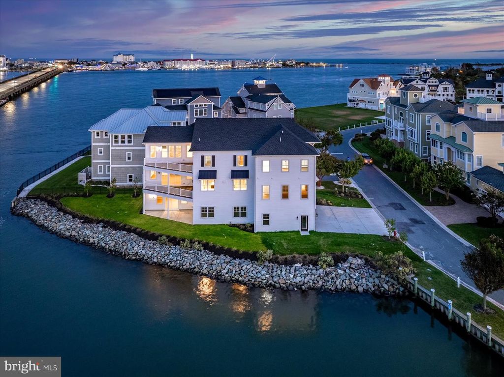 Image 4 of property listing at 12971 INLET ISLE LN, Ocean City, MD 21842