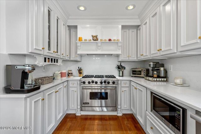 102 Middletown Road, Holmdel, NJ 07733