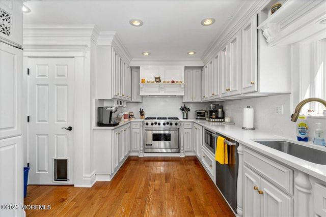 102 Middletown Road, Holmdel, NJ 07733