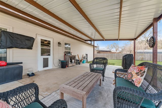 120 Horseshoe Lake Drive, Edgewood, TX 75117
