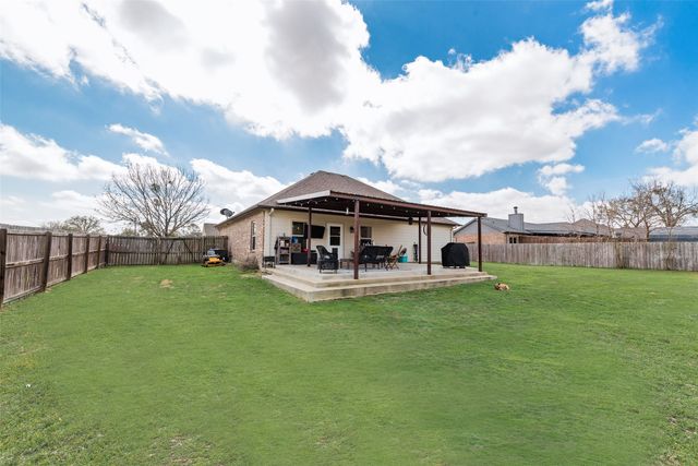 120 Horseshoe Lake Drive, Edgewood, TX 75117