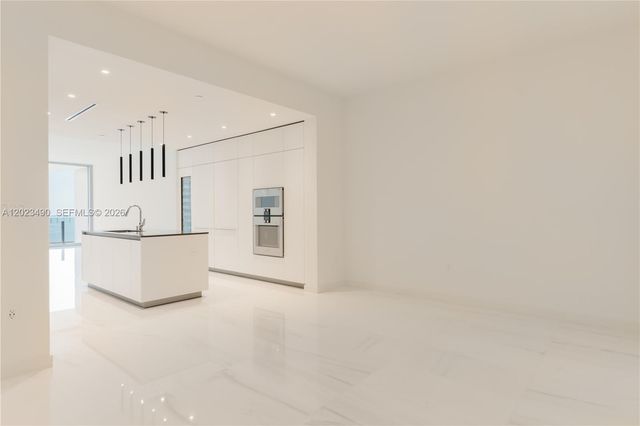 300 Biscayne Blvd Way 1704, Miami, FL 33131