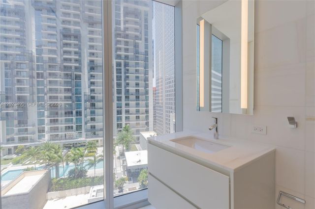300 Biscayne Blvd Way 1704, Miami, FL 33131