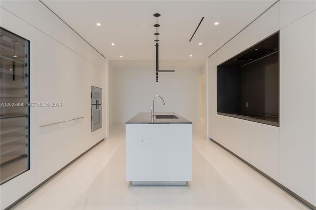 300 Biscayne Blvd Way 1704, Miami, FL 33131