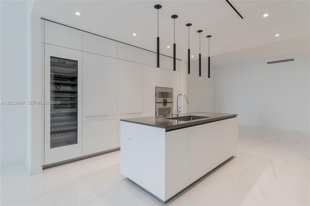 300 Biscayne Blvd Way 1704, Miami, FL 33131