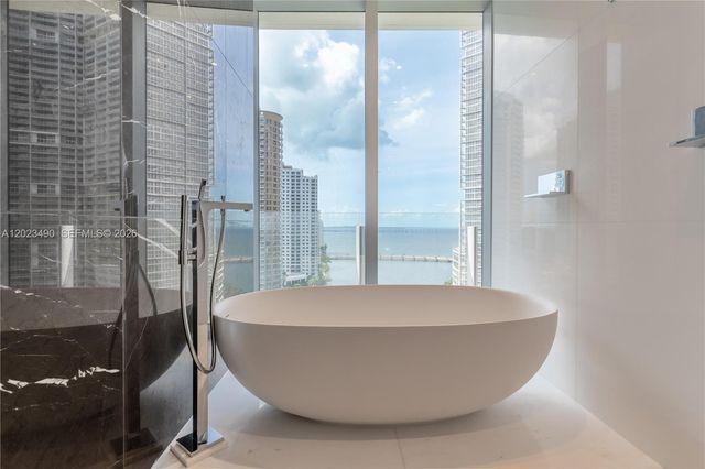 300 Biscayne Blvd Way 1704, Miami, FL 33131